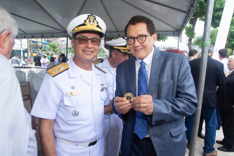 Bicentenário - Almirante Almir Garnier Santos inaugura monumento em homenagem ao Almirante Tamandaré