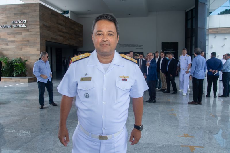 Reconhecimento - Presidente da FIEC recebe o Comandante da Marinha e comitiva na Casa da Indústria