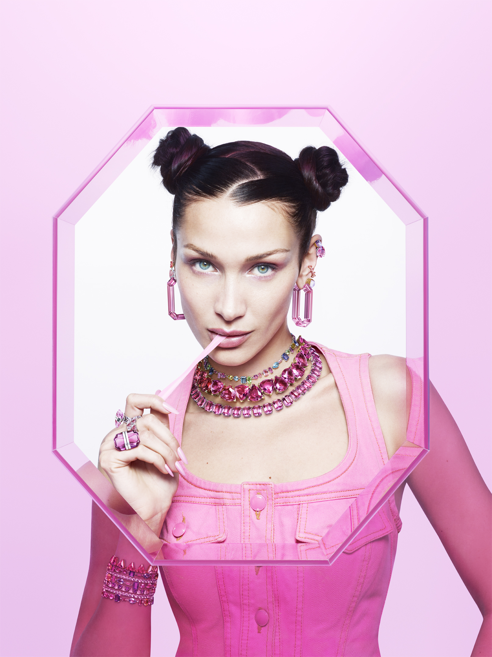 Swarovski anuncia Bella Hadid como rosto de sua nova campanha
