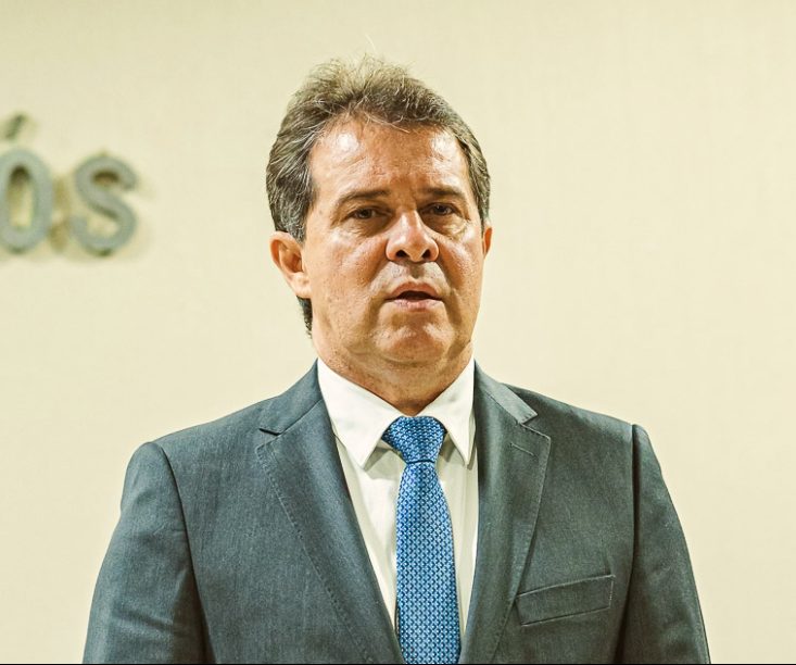 Evandro Leitão convoca o Colégio de Líderes para discutir aumento da energia