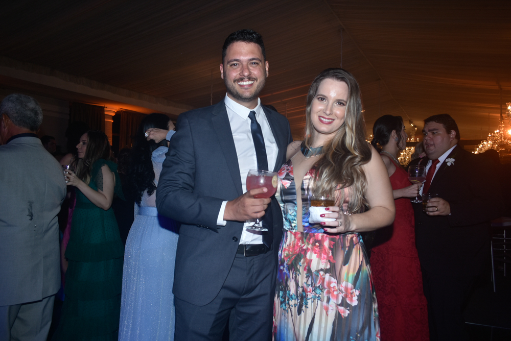 
				Hugo Ribeiro e Alexa Pamplona
				