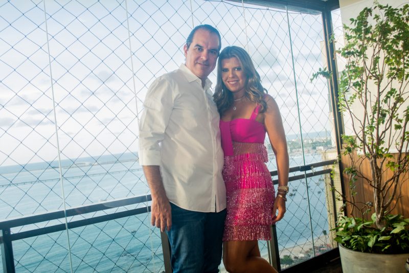 Balada na Beira-Mar - Superbem em um look pink da NXT LVL by The Closet, Marina Albuquerque arrasa em sua festa de aniversário