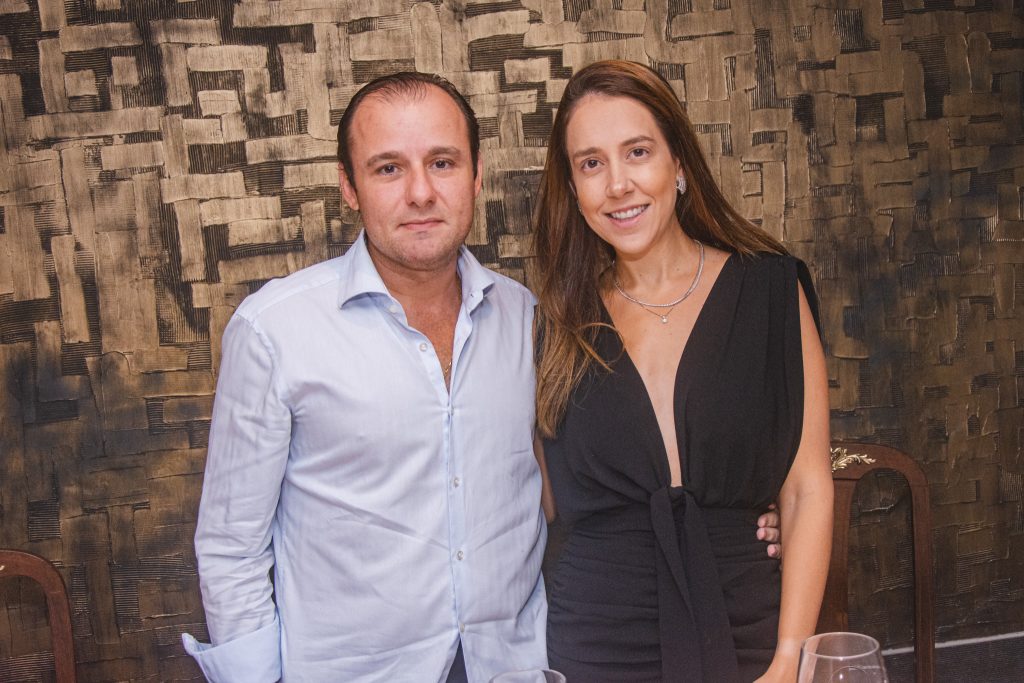 Lucas Frota E Lara Rola