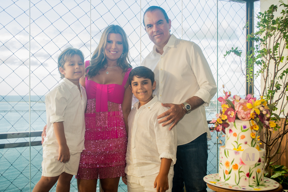 Superbem em um look pink da NXT LVL by The Closet, Marina Albuquerque arrasa em sua festa de aniversário