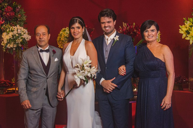 Troca de alianças - Ideal Clube serve de cenário do casamento de Taynã Ginepri e André Boris Maia