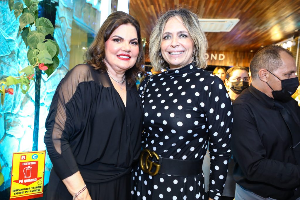 Luiziane Esteves E Andrea Fialho