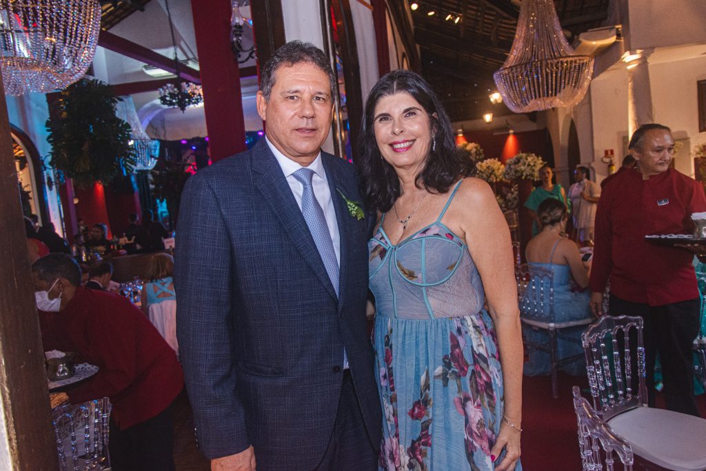 Marcus E Rosanne Medeiros