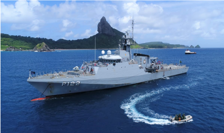 Marinha do Brasil realiza operação militar com Marinha e Exército da França