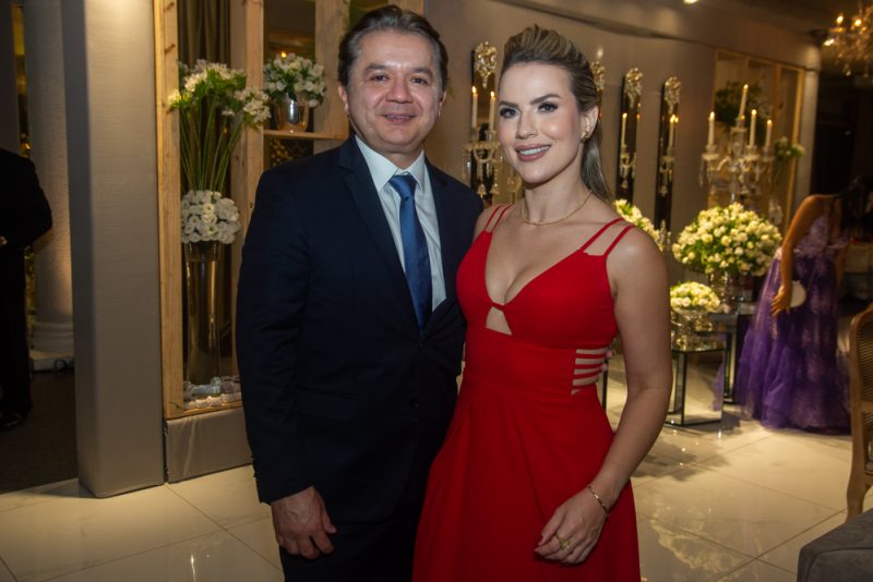 Chuva de Arroz - Bruna Massaglia e Pedro França trocam alianças no altar da Catedral