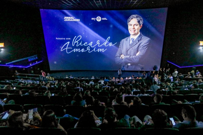 Palestra Diferenciada - Ricardo Amorim faz análise de cenários e aponta oportunidades de negócios para convidados da M7 e Jornal Jangadeiro, no UCI do Iguatemi Bosque