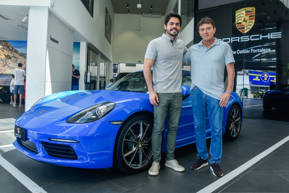 Teve engarrafamento de carrões e sobrenomes poderosos do high cearense na Porsche Center Fortaleza