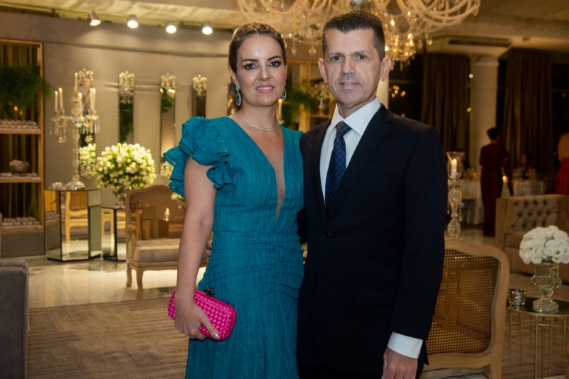 Chuva de Arroz - Bruna Massaglia e Pedro França trocam alianças no altar da Catedral