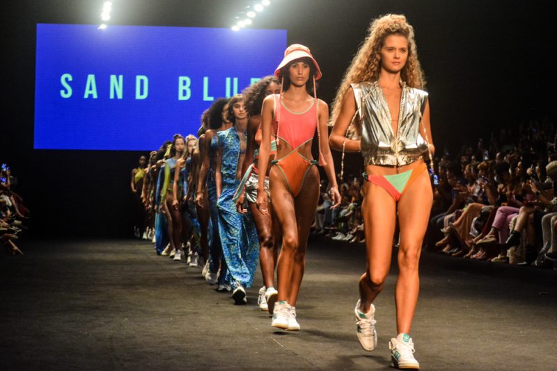 Moda Autoral - Sand Blue brilha na passarela do DFB Festival na segunda noite de desfiles na Praia de Iracema
