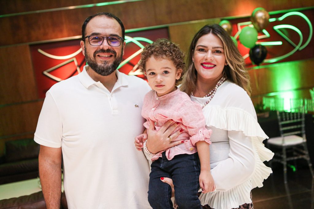 
				Sarquiz, Sara E Sarquis Fermanian Neto
				
