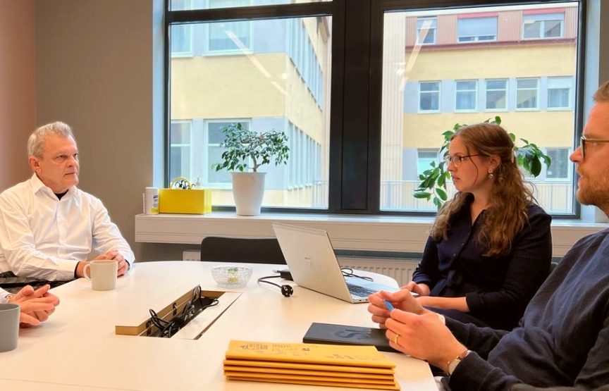 Sarto busca parcerias em juventude e empreendedorismo no Instituto Sueco