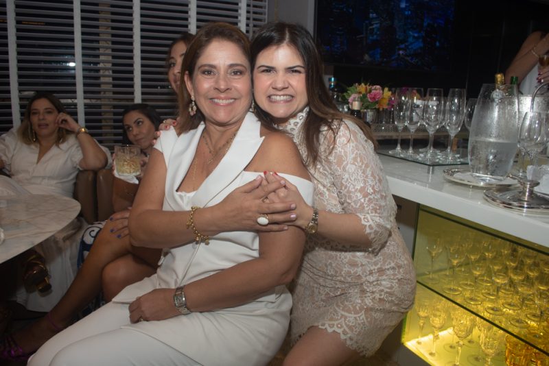 Balada na Beira-Mar - Superbem em um look pink da NXT LVL by The Closet, Marina Albuquerque arrasa em sua festa de aniversário