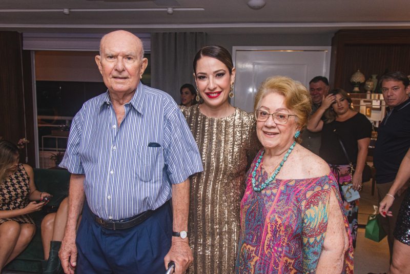 Cheers - Silvinha de Castro ganha festa por ocasião de seu aniversário