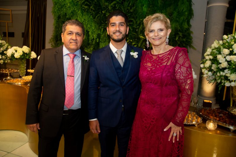 Chuva de Arroz - Bruna Massaglia e Pedro França trocam alianças no altar da Catedral