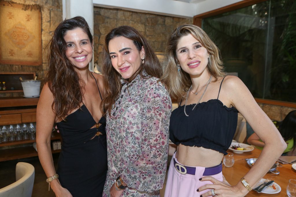 Tatiane Oliveira, Camila Quinderé E Uliana Machado