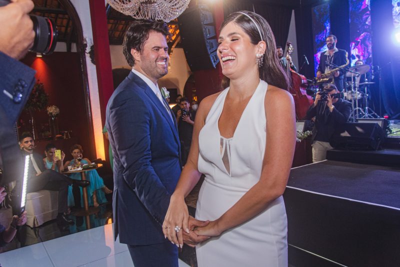 Troca de alianças - Ideal Clube serve de cenário do casamento de Taynã Ginepri e André Boris Maia