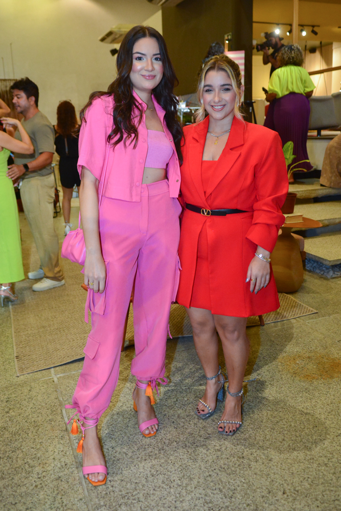 Thayna Lima E Roberta Macedo (2)