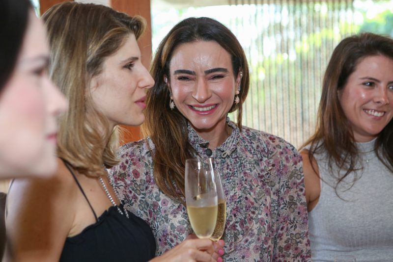 Colosso Rocks - Camila Quinderé troca de idade neste Dia das Mães e ganha sessão sopro de velinhas no Zoi