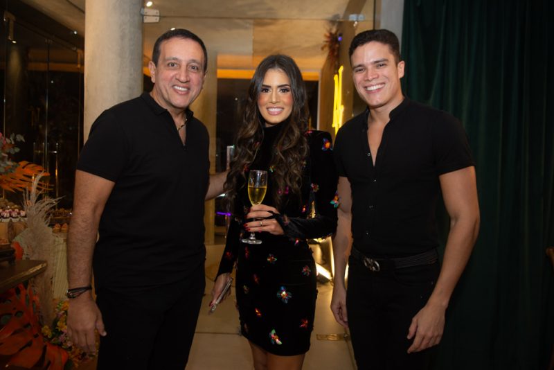 Rumo ao altar - Pedido de casamento dá um brilho extra à megafesta de Natália Viana no Pipo Restaurante