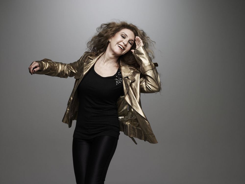 Wanderléa faz homenagem às mães em show gratuito no RioMar Fortaleza