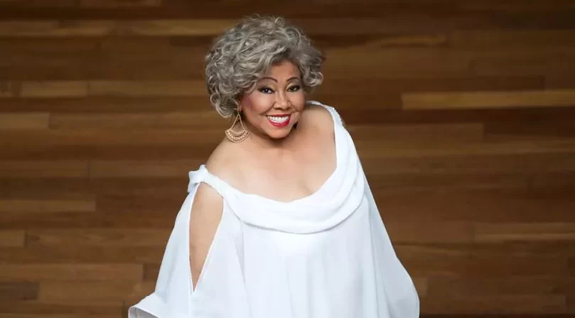 Alcione aterrissa em Fortaleza para show de sua nova turnê