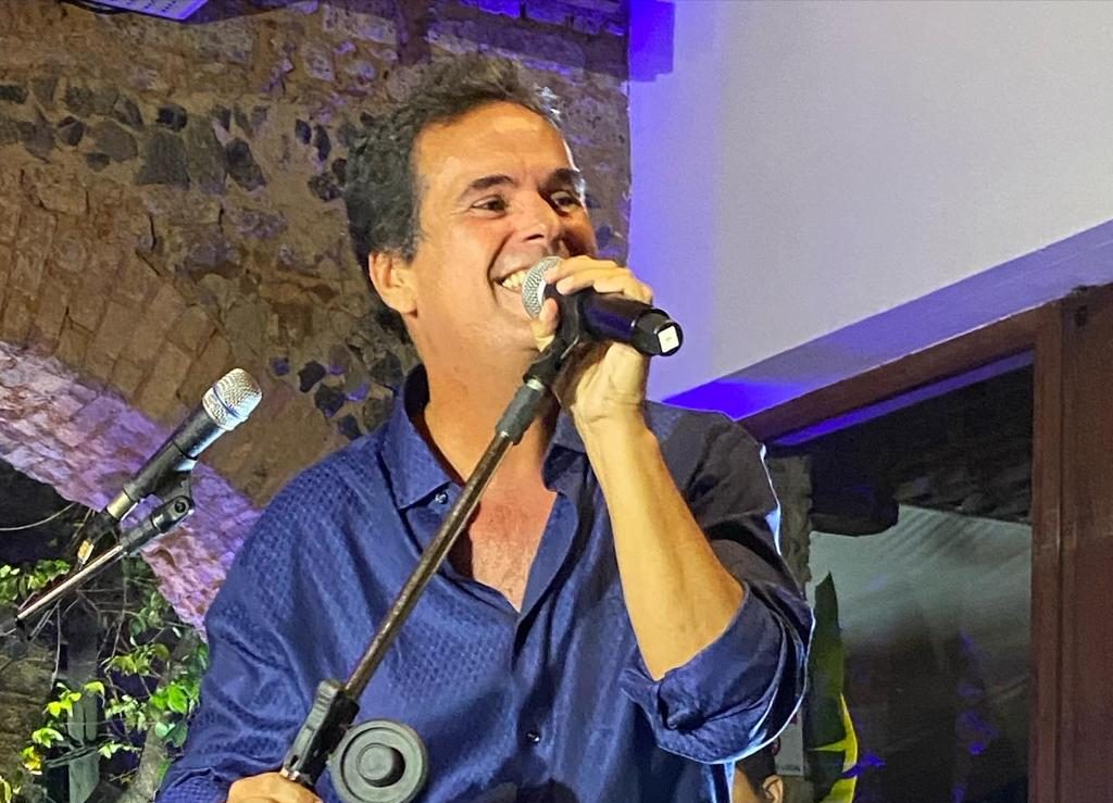 Marina Park Hotel recebe Ricardo Chaves para evento no Dia dos Namorados