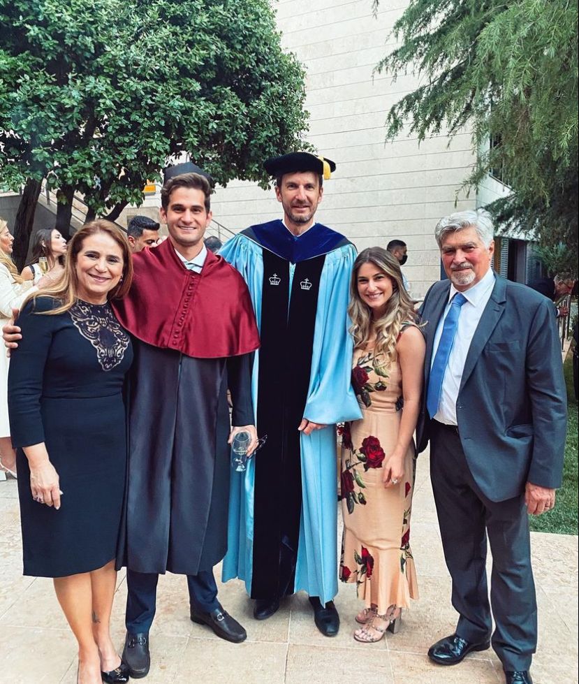 Ravi Macêdo celebra sua formatura no IESE Business School