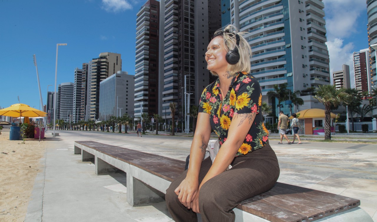 Calçadão da Av. Beira-Mar deve ganhar 96 novos bancos em toda orla até julho Calçadão da Av. Beira-Mar deve ganhar 96 novos bancos em toda orla até julho