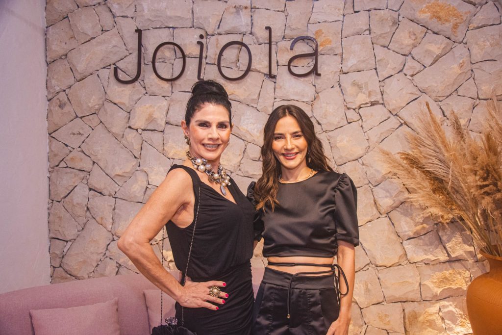 Angela E Lara Romcy (1)