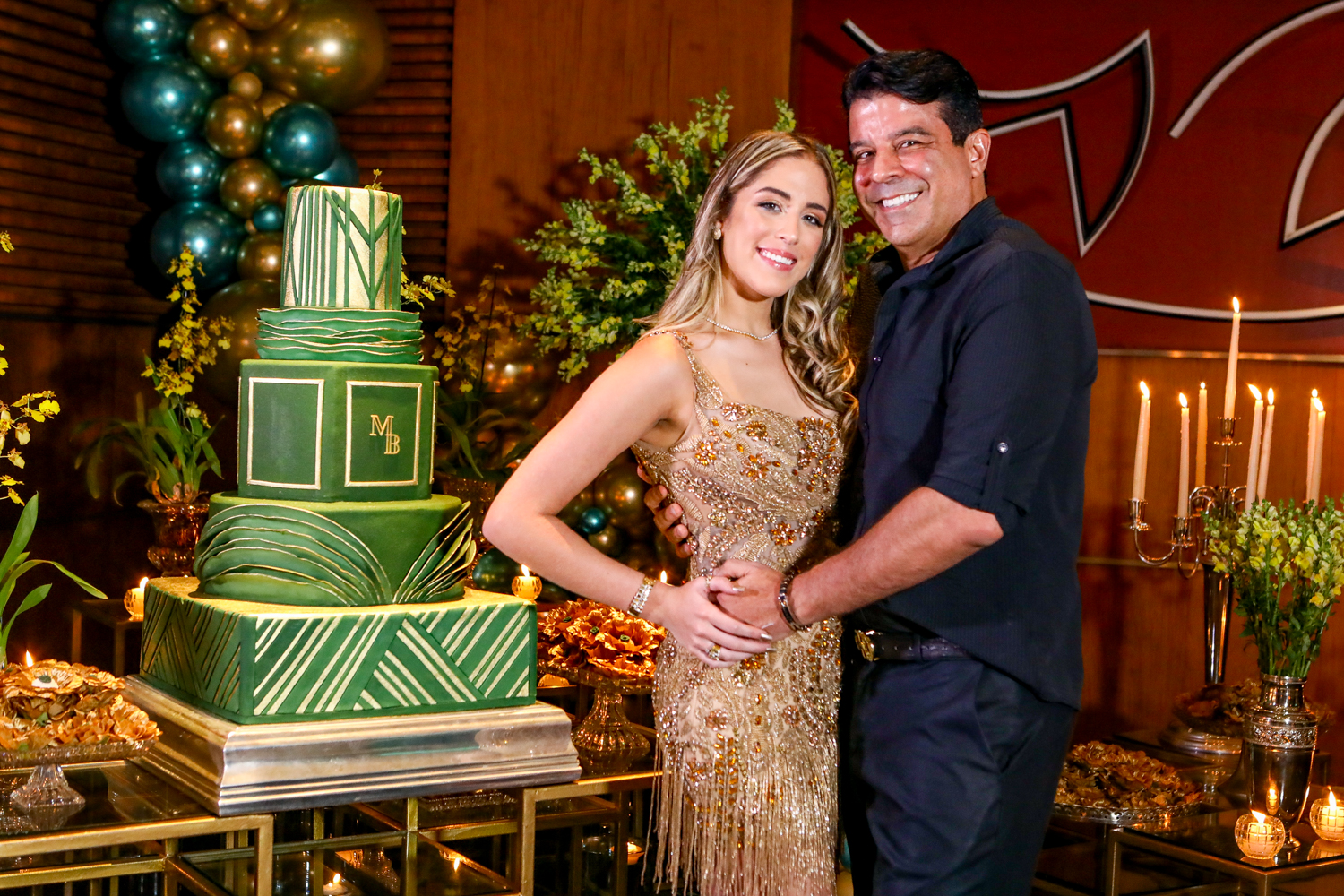 Ronaldo Otoch presenteia Beatriz com badalada festa de aniversário no Edifício Mansão Macêdo