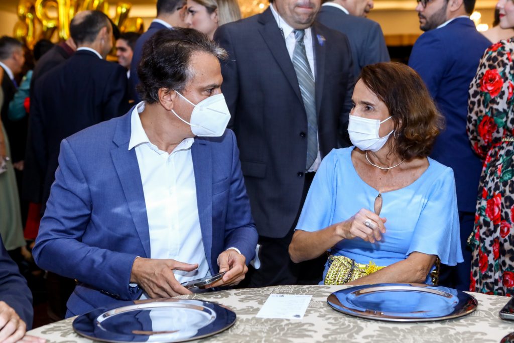 Camila Santana E Izolda Cela