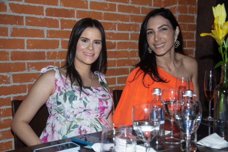 Happy Birthday - Em clima de alto-astral,Tatiana Luna festeja nova idade rodeada de amigas especiais