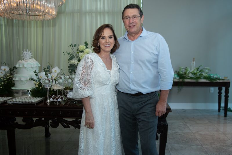 Primeiro Sacramento - Lucas Philomeno e Giovana Frota são batizados na igreja São Pedro neste sábado(11)