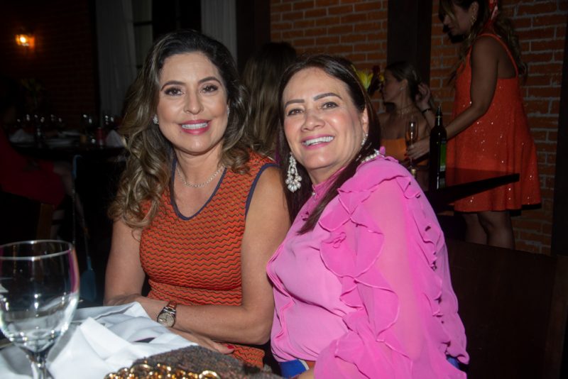 Happy Birthday - Em clima de alto-astral,Tatiana Luna festeja nova idade rodeada de amigas especiais