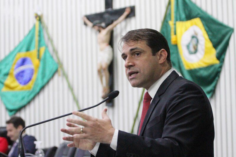 Deputado Salmito faz alerta sobre motivo do aumento dos combustíveis no Brasil