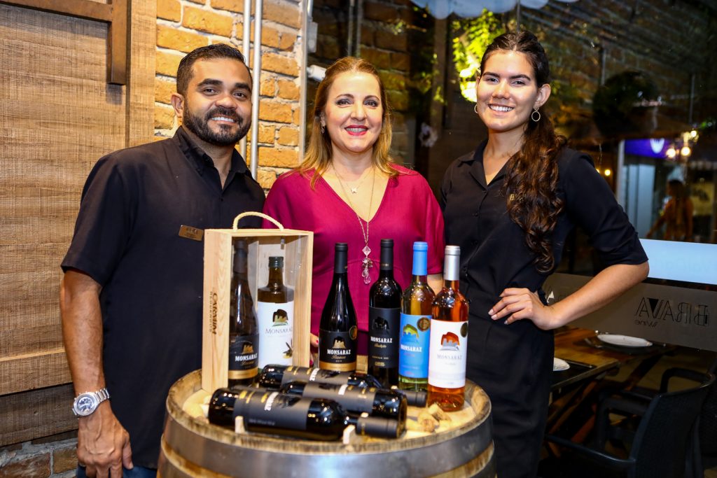 Elington Rodrigues, Luciane Vilaça E Luana Loiola