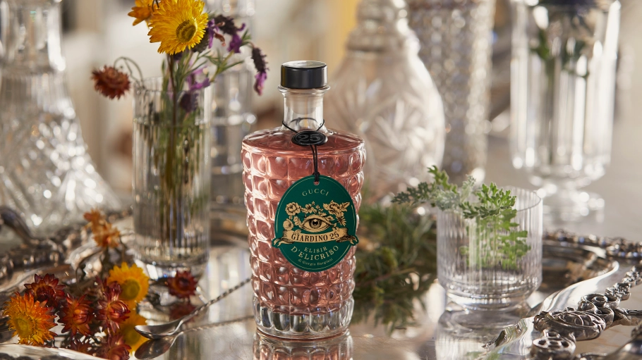 GUCCI Lança drink para bar da marca em Florença GUCCI Lança drink para bar da marca em Florença