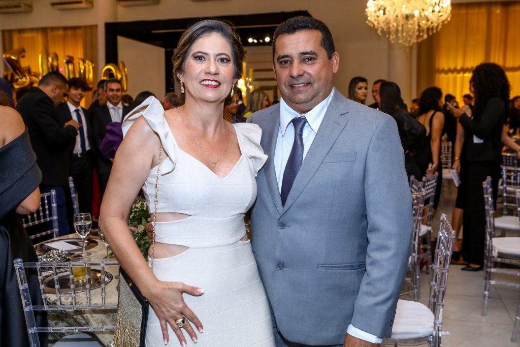 Fabiola Bezerra E Regis Carneiro