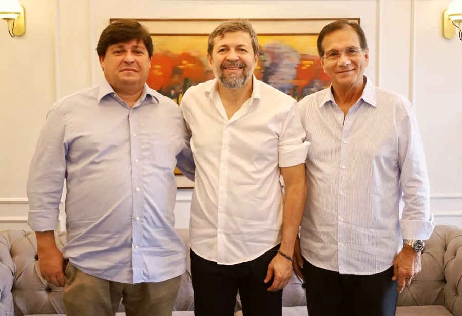 Élcio Batista recebe George Lima, Beto Studart e Netinho Bayde na Prefeitura