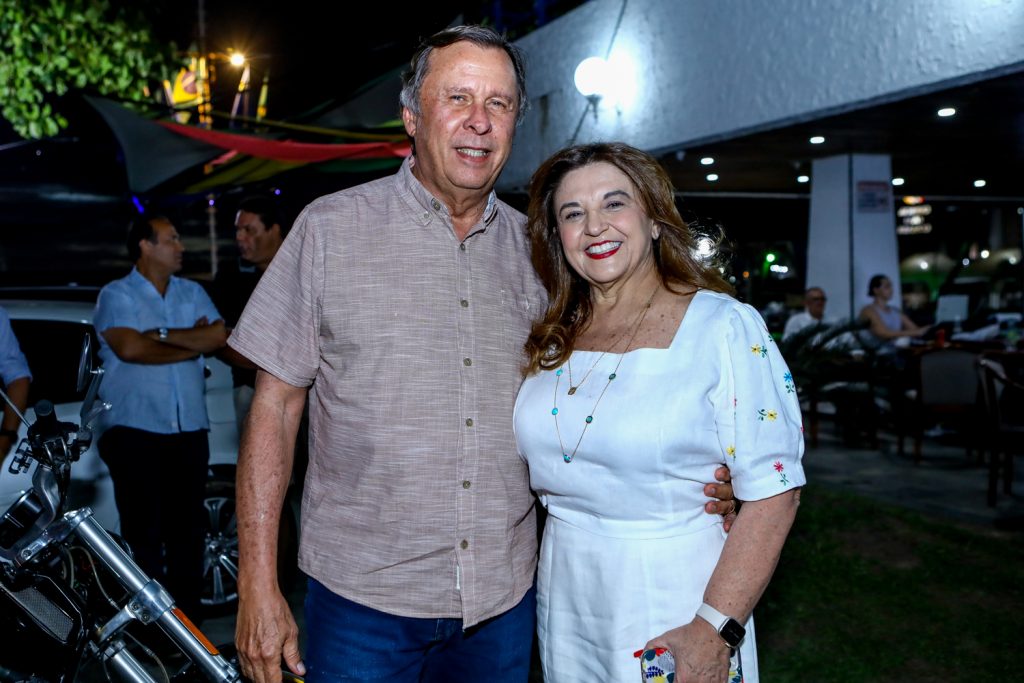 
				Jose e Jaqueline Simões
				