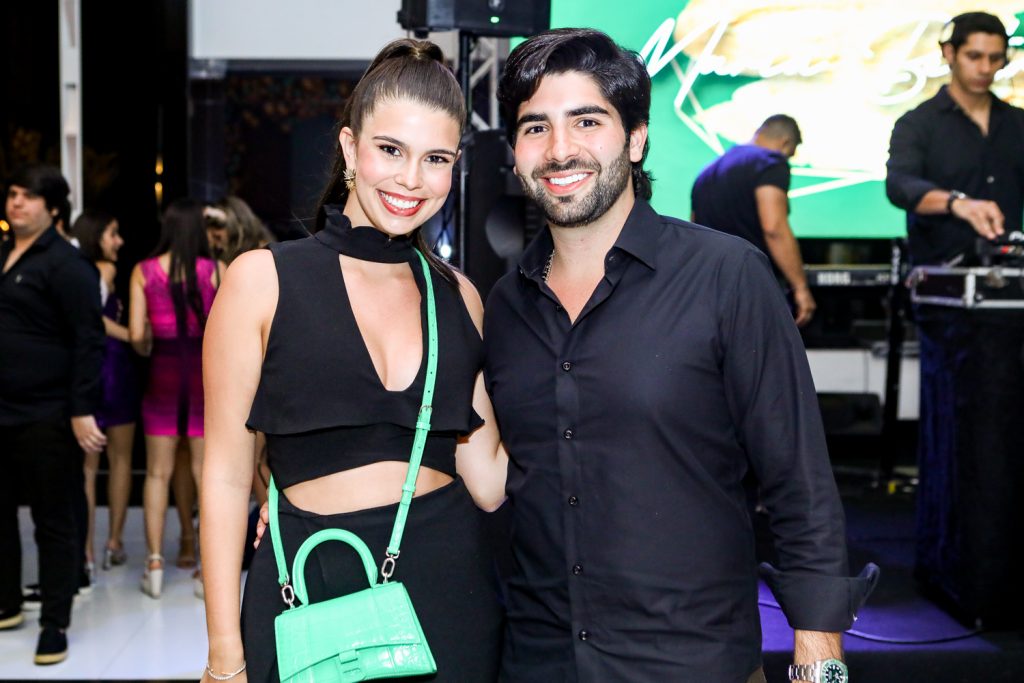 
				Julia Pinto e Deib Neto
				