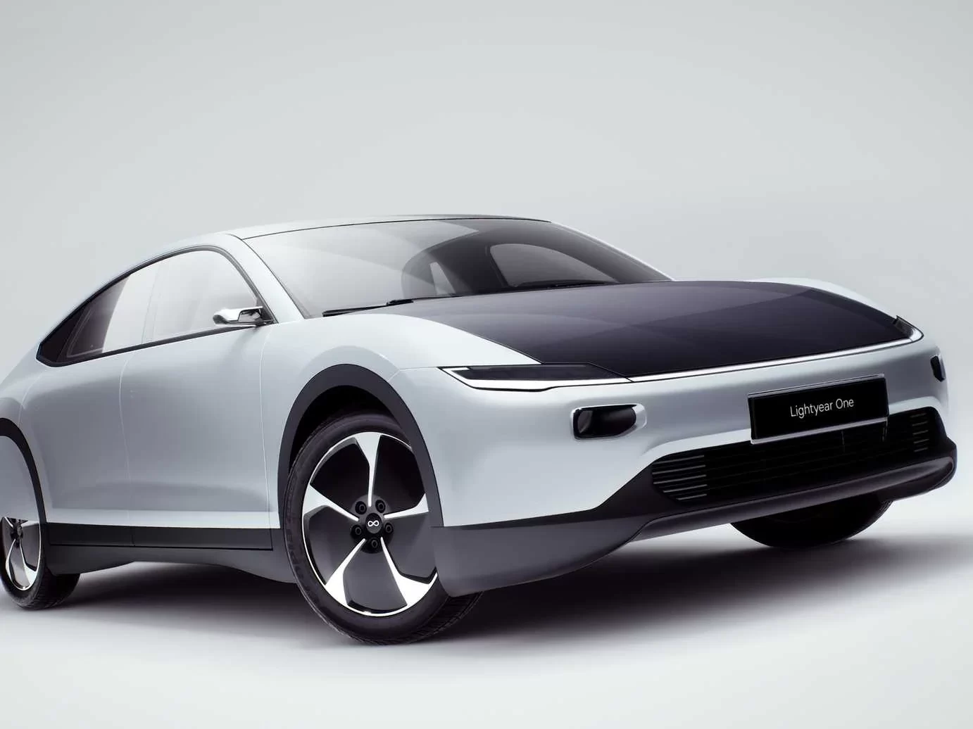 Novo carro elétrico da startup holandesa Lightyear promete ficar até 7 meses sem descarregar