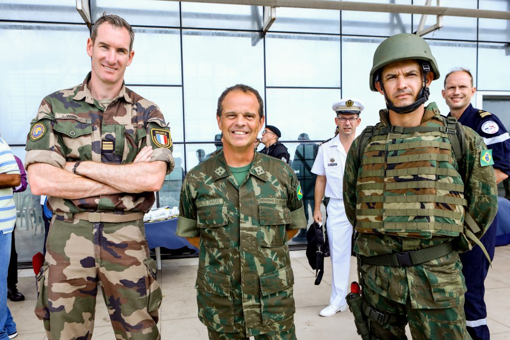 Maj Y. Yvinsc, Almirante Carlos Chagas E Comandante Davi Manhas