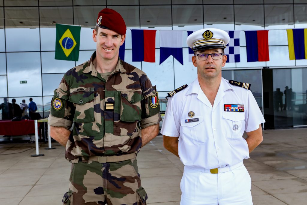 Maj Y. Yvinsc E Cap Alexis Ravera