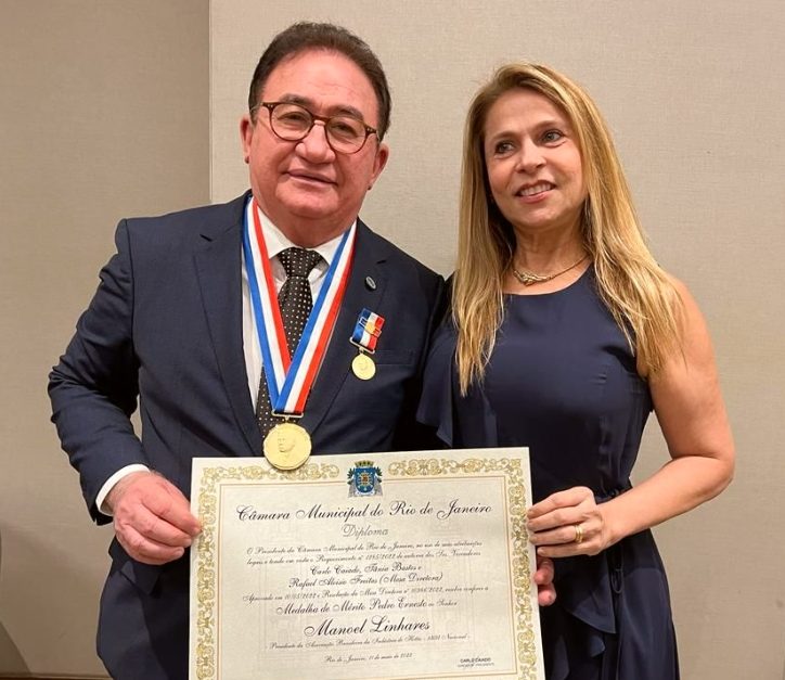 Manoel Linhares recebe título de Cidadão Fluminense da Alerj e a Medalha Pedro Ernesto da Câmara Municipal do Rio