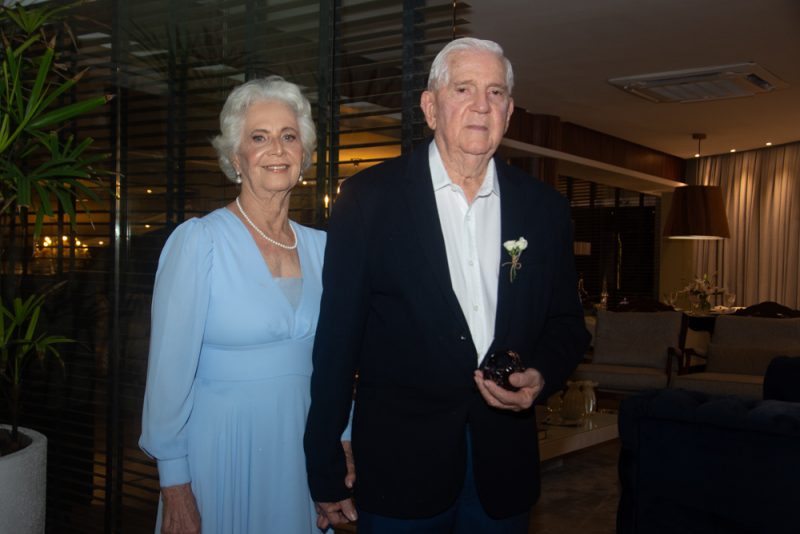 Troca de Alianças - Chick e intimista! Foi assim a cerimônia de casamento de Julia Holanda e Marcello Barra